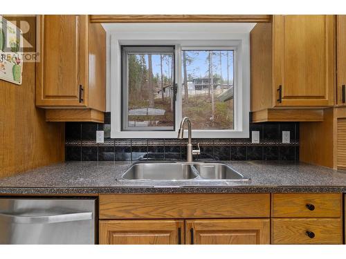 21 Preston Crescent, Enderby, BC - Indoor Photo Showing Kitchen With Double Sink