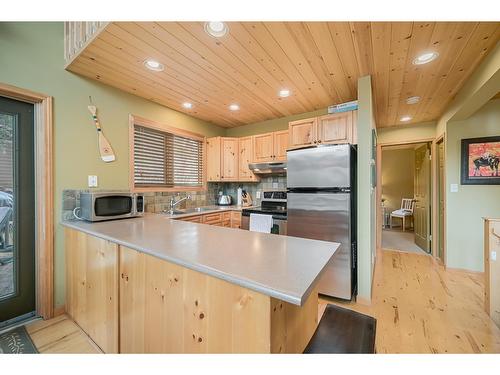 4888 Sable Road, Fairmont Hot Springs, BC - Indoor Photo Showing Kitchen With Double Sink