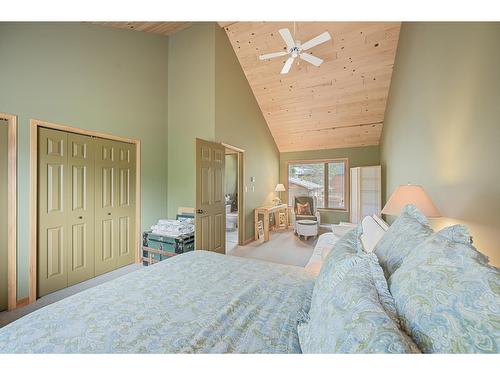 4888 Sable Road, Fairmont Hot Springs, BC - Indoor Photo Showing Bedroom