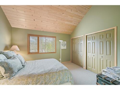 4888 Sable Road, Fairmont Hot Springs, BC - Indoor Photo Showing Bedroom