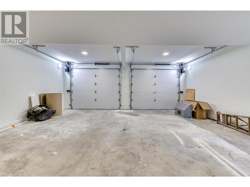 565 Sarsons Road, Kelowna, BC - Indoor Photo Showing Garage