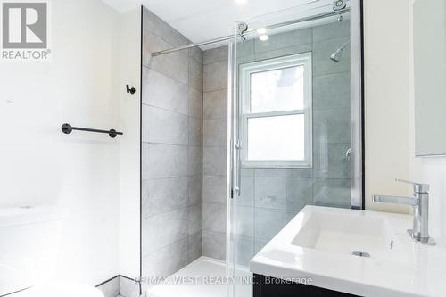 5230 Jepson St, Niagara Falls, ON - Indoor Photo Showing Bathroom