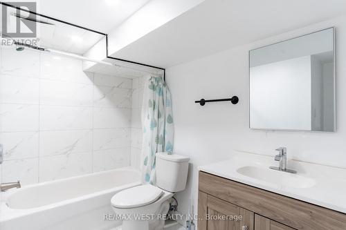 5230 Jepson St, Niagara Falls, ON - Indoor Photo Showing Bathroom