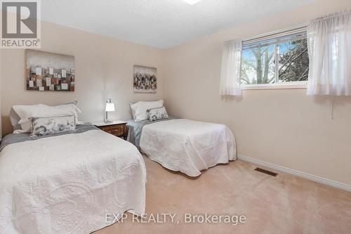 1 - 19 Silverbirch Boulevard, Hamilton, ON - Indoor Photo Showing Bedroom