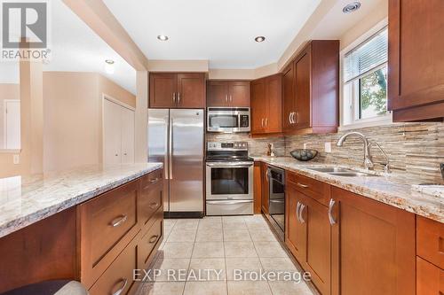 1 - 19 Silverbirch Boulevard, Hamilton, ON - Indoor Photo Showing Kitchen With Double Sink