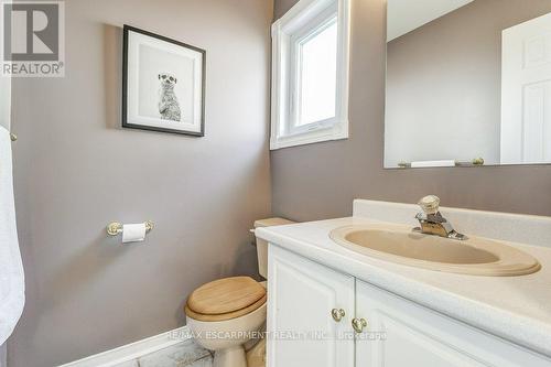 41 Strathroy Cres, Hamilton, ON - Indoor Photo Showing Bathroom