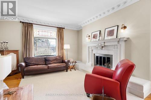 75 Cathcart St, London, ON - Indoor Photo Showing Living Room With Fireplace