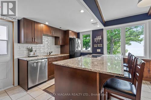 10245 Camelot Drive, Wainfleet, ON - Indoor Photo Showing Kitchen With Upgraded Kitchen