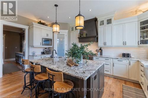 119 Harris Road, Middlesex Centre, ON - Indoor Photo Showing Kitchen With Upgraded Kitchen