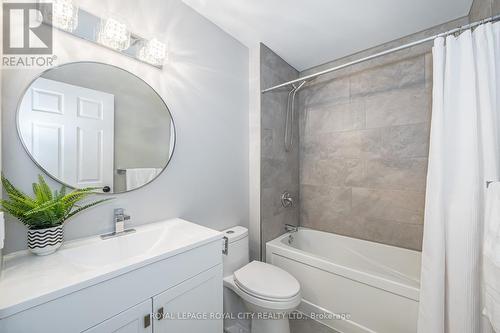 57 Moffatt Lane, Guelph, ON - Indoor Photo Showing Bathroom