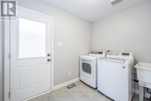 57 Moffatt Lane, Guelph, ON - Indoor Photo Showing Laundry Room