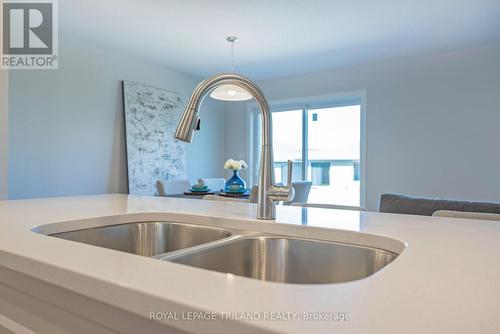 43 Silverleaf Path, St. Thomas, ON - Indoor Photo Showing Kitchen With Double Sink