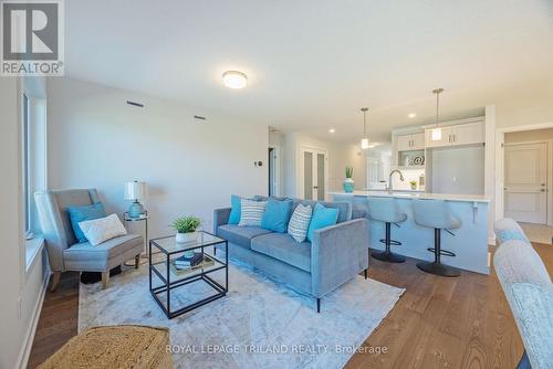 43 Silverleaf Path, St. Thomas, ON - Indoor Photo Showing Living Room