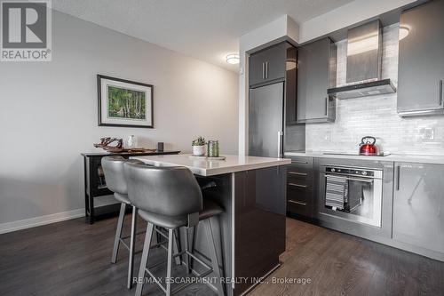 #1902 -2093 Fairview St, Burlington, ON - Indoor Photo Showing Kitchen With Upgraded Kitchen
