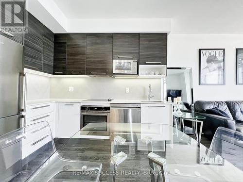 #2707 -36 Park Lawn Rd, Toronto, ON - Indoor Photo Showing Kitchen With Upgraded Kitchen