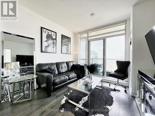 #2707 -36 Park Lawn Rd, Toronto, ON - Indoor Photo Showing Living Room