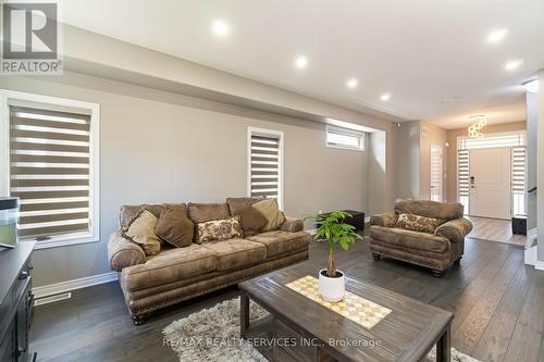 41 Success Way, Thorold, ON - Indoor Photo Showing Living Room