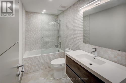 99 Veronica Dr, Mississauga, ON - Indoor Photo Showing Bathroom