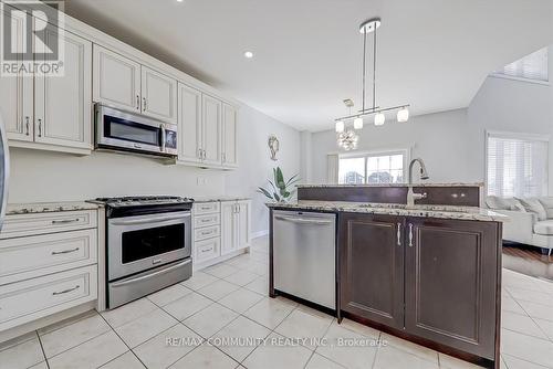 871 Black Cherry Dr, Oshawa, ON - Indoor Photo Showing Kitchen With Stainless Steel Kitchen With Upgraded Kitchen