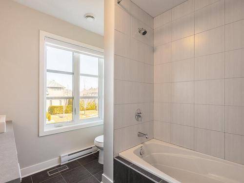Bathroom - 3242 Rue De L'Hamamélis, Saint-Bruno-De-Montarville, QC - Indoor Photo Showing Bathroom