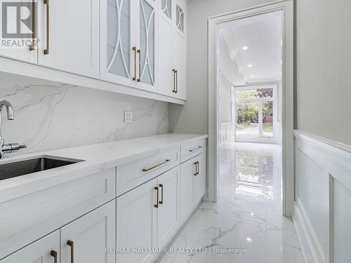 6 Colonial Avenue, Toronto, ON - Indoor Photo Showing Kitchen