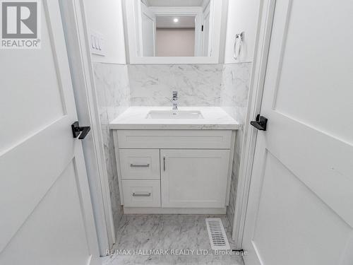 6 Colonial Avenue, Toronto (Cliffcrest), ON - Indoor Photo Showing Bathroom