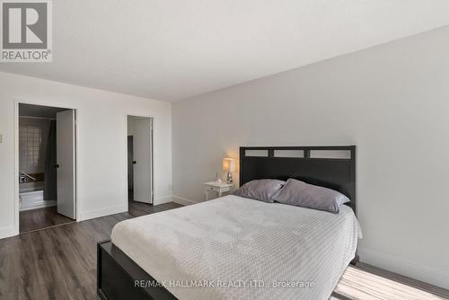 #406 -40 Baif Blvd, Richmond Hill, ON - Indoor Photo Showing Bedroom