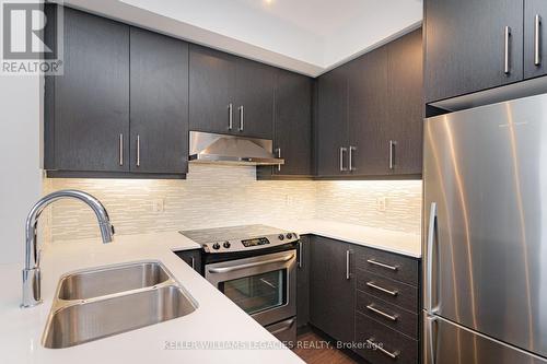 #908 -55 Oneida Cres, Richmond Hill, ON - Indoor Photo Showing Kitchen With Double Sink With Upgraded Kitchen