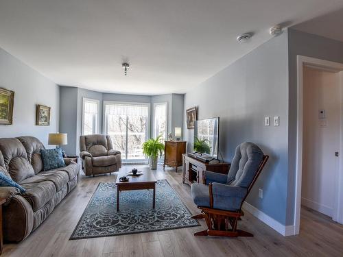 Dwelling - 491 Rue Lussier, Rivière-Rouge, QC - Indoor Photo Showing Living Room