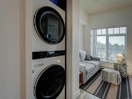 417-1395 Bear Mountain Pkwy, Langford, BC - Indoor Photo Showing Laundry Room