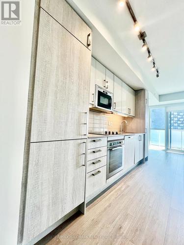 #2803 -77 Mutual St, Toronto, ON - Indoor Photo Showing Kitchen