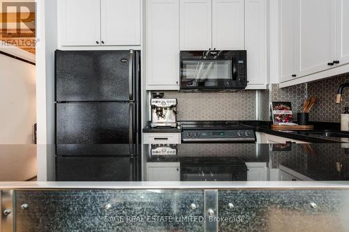 #203 -90 Sherbourne St, Toronto, ON - Indoor Photo Showing Kitchen With Upgraded Kitchen