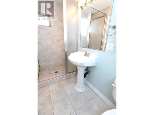 8 Williston Crescent, Mackenzie, BC - Indoor Photo Showing Bathroom
