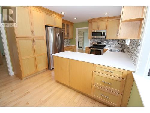 8 Williston Crescent, Mackenzie, BC - Indoor Photo Showing Kitchen
