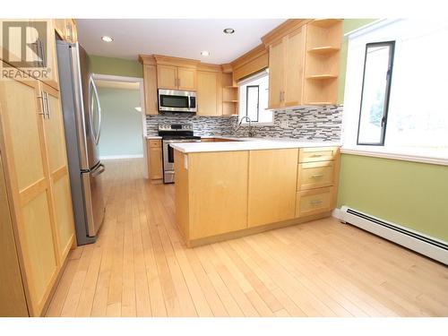 8 Williston Crescent, Mackenzie, BC - Indoor Photo Showing Kitchen With Upgraded Kitchen