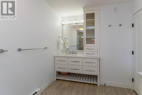 5604 Mcguckin Place, Prince George, BC - Indoor Photo Showing Bathroom