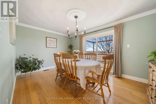 402 3 Line S, Oro-Medonte, ON - Indoor Photo Showing Dining Room
