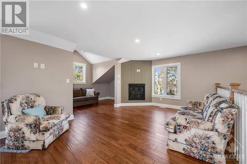 254 Lakeshore Road, White Lake, ON - Indoor Photo Showing Living Room