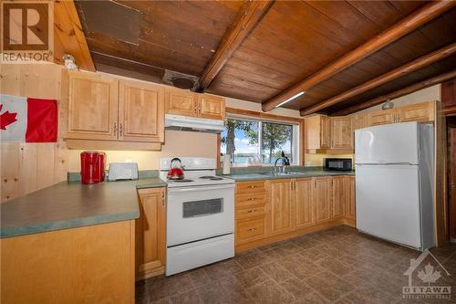 254 Lakeshore Road, White Lake, ON - Indoor Photo Showing Kitchen