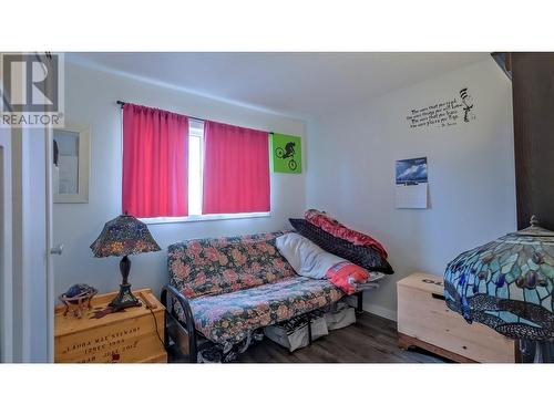 309 Wallace Road, Kelowna, BC - Indoor Photo Showing Bedroom