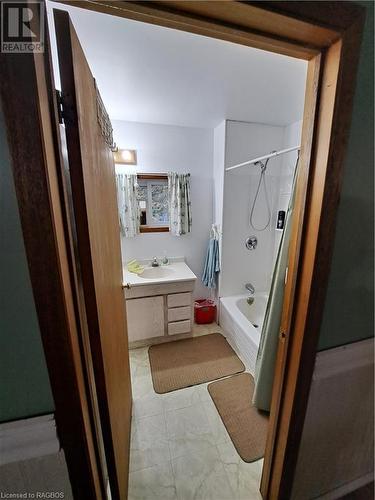 511B Whitefish Lake Drive, Billings, ON - Indoor Photo Showing Bathroom