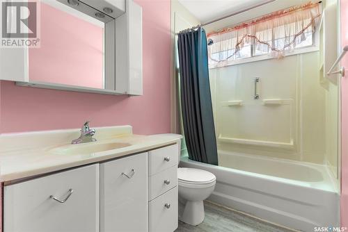 110 Milford Crescent, Regina, SK - Indoor Photo Showing Bathroom