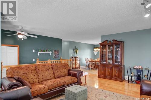 3322 Tanager Crescent E, Regina, SK - Indoor Photo Showing Living Room