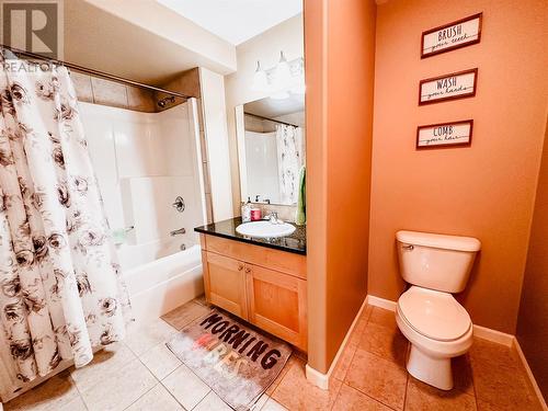 1130 Riverside Avenue Unit# 19, Sicamous, BC - Indoor Photo Showing Bathroom