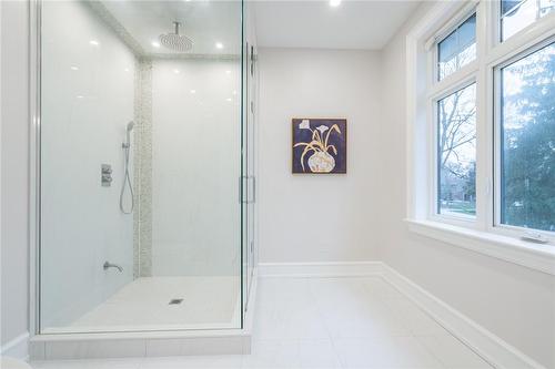 620 King Road, Burlington, ON - Indoor Photo Showing Bathroom