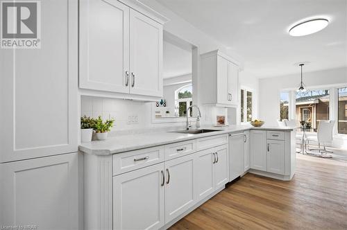 5715 Magnolia Drive, Niagara Falls, ON - Indoor Photo Showing Kitchen