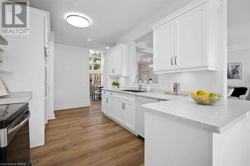 5715 Magnolia Drive, Niagara Falls, ON - Indoor Photo Showing Kitchen