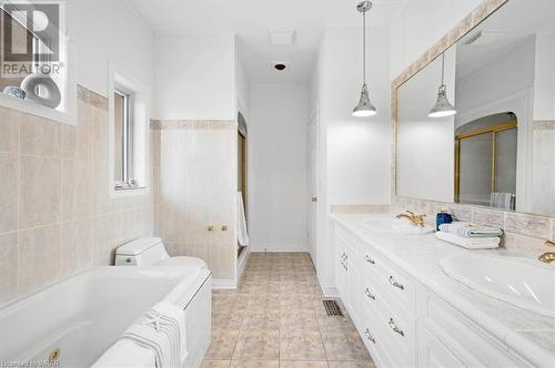 5715 Magnolia Drive, Niagara Falls, ON - Indoor Photo Showing Bathroom