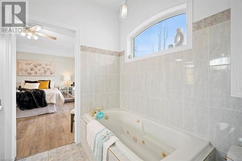 5715 Magnolia Drive, Niagara Falls, ON - Indoor Photo Showing Bathroom