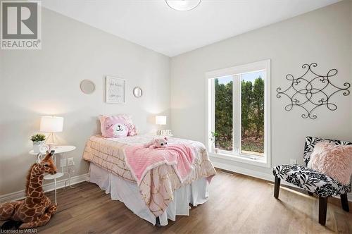 5715 Magnolia Drive, Niagara Falls, ON - Indoor Photo Showing Bedroom